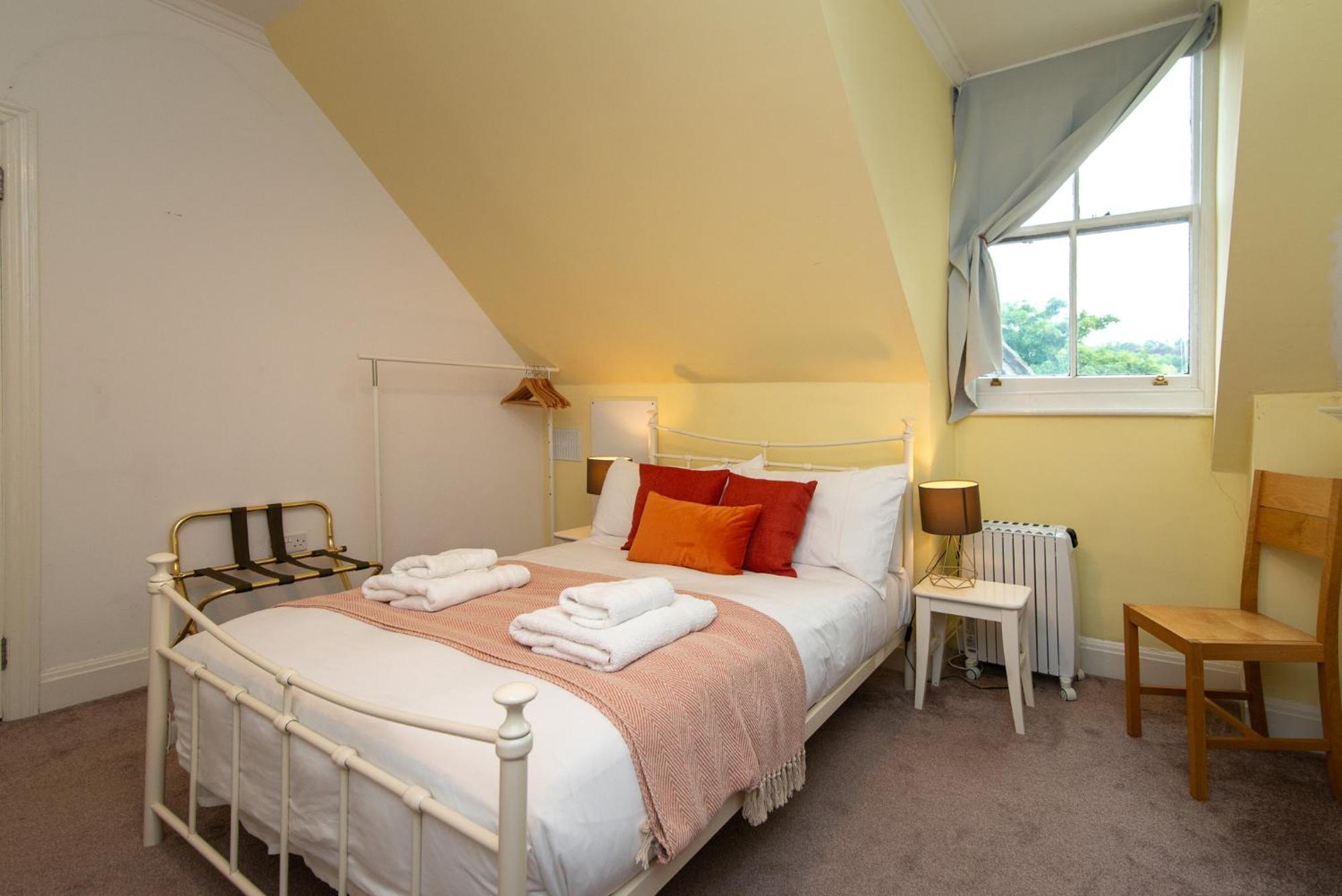 Spacious Retreat With River Views Near Peak District Матлок Екстер'єр фото