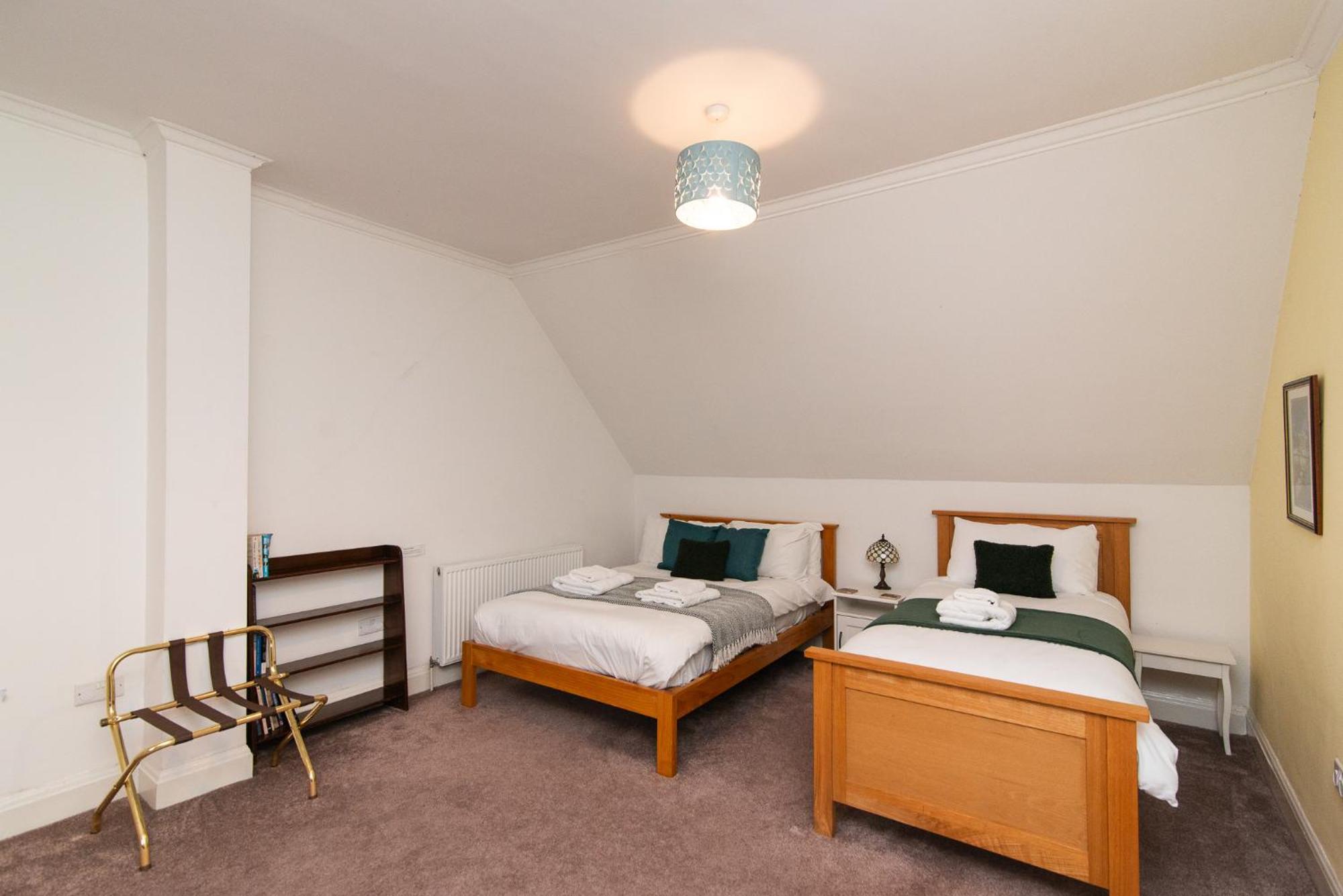 Spacious Retreat With River Views Near Peak District Матлок Екстер'єр фото