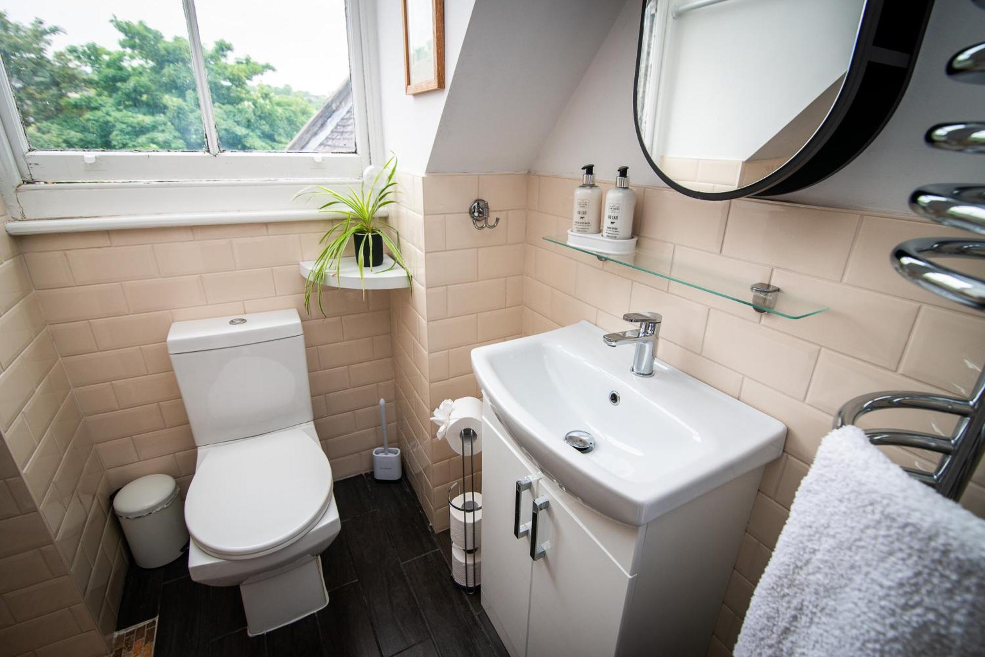 Spacious Retreat With River Views Near Peak District Матлок Екстер'єр фото
