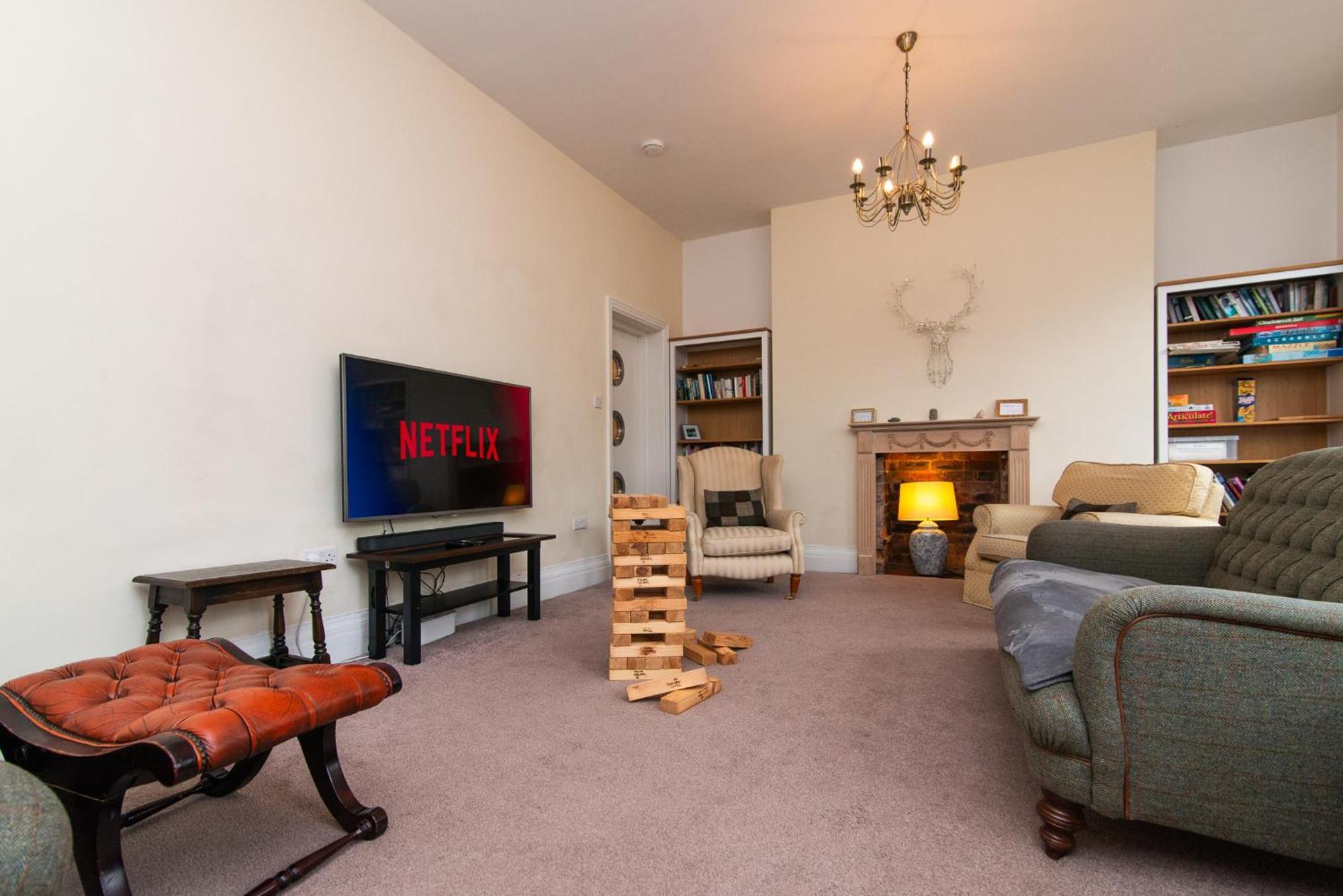 Spacious Retreat With River Views Near Peak District Матлок Екстер'єр фото