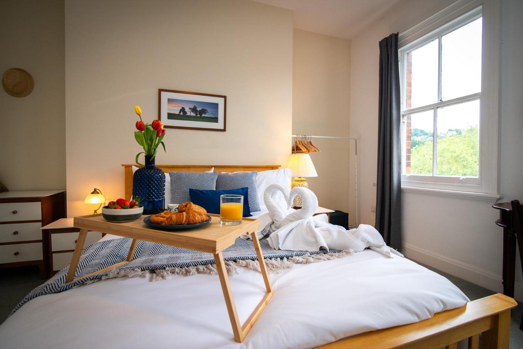 Spacious Retreat With River Views Near Peak District Матлок Екстер'єр фото