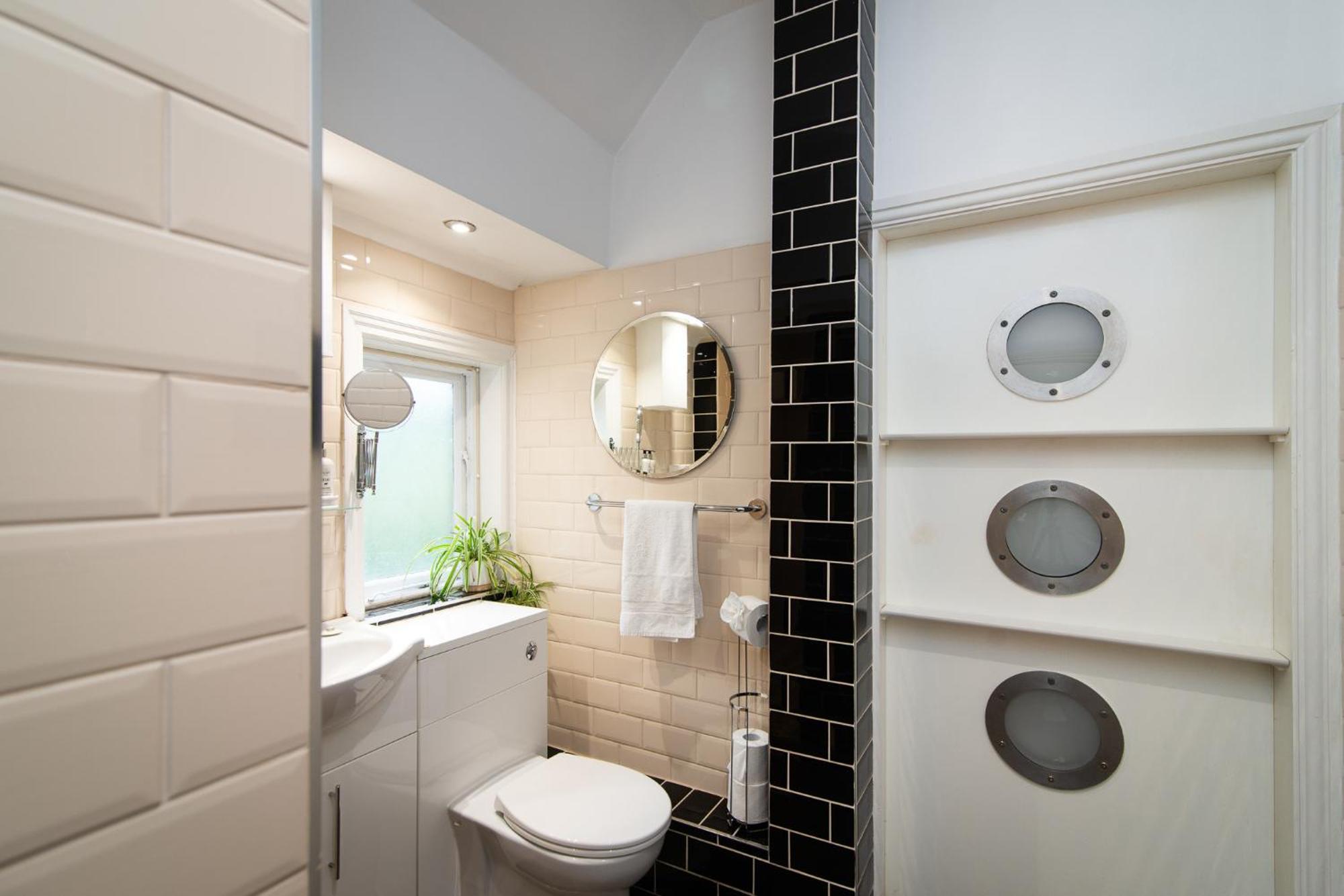 Spacious Retreat With River Views Near Peak District Матлок Екстер'єр фото